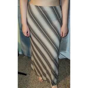 STUDIO M Womens XL Maxi Skirt. Diagonal Stripes, Elastic Waist. Good Condition!